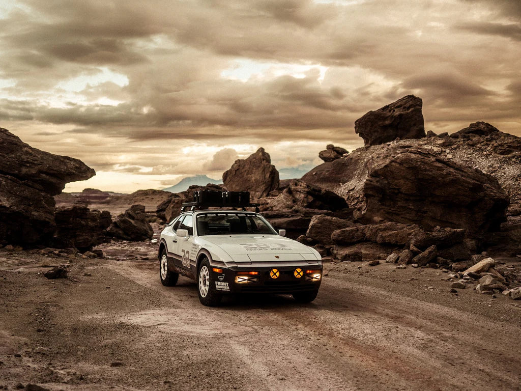 [PRE-ORDER] Tarmac Works - Mars Rover Porsche 944 Grams28 Mars Rover - GLOBAL64 - Scala 1-64 T64S-018-G28