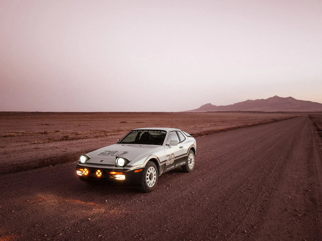 [PRE-ORDER] Tarmac Works - Mars Rover Porsche 944 Grams28 Mars Rover - GLOBAL64 - Scala 1-64 T64S-018-G28
