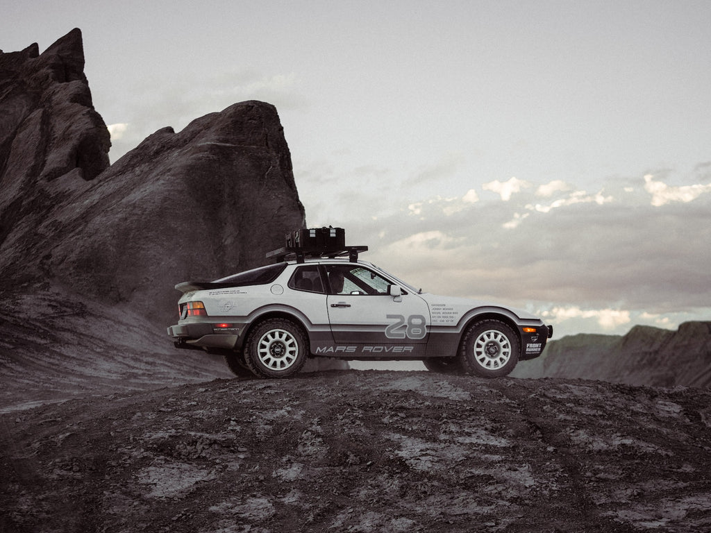 [PRE-ORDER] Tarmac Works - Mars Rover Porsche 944 Grams28 Mars Rover - GLOBAL64 - Scala 1-64 T64S-018-G28