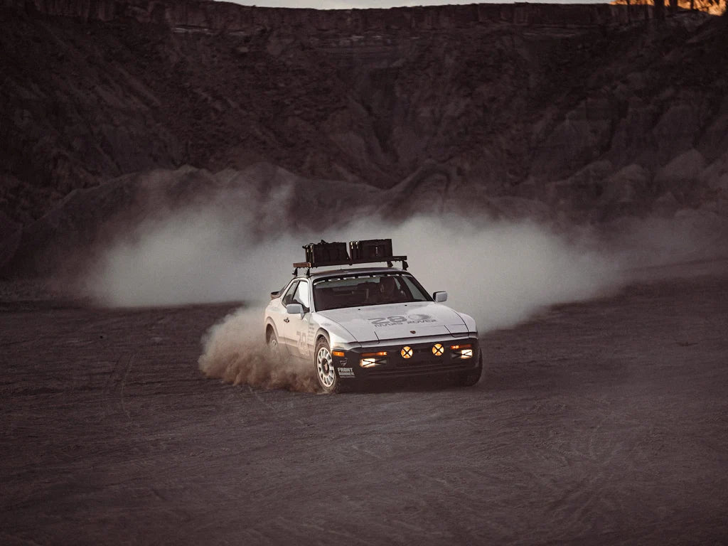 [PRE-ORDER] Tarmac Works - Mars Rover Porsche 944 Grams28 Mars Rover - GLOBAL64 - Scala 1-64 T64S-018-G28