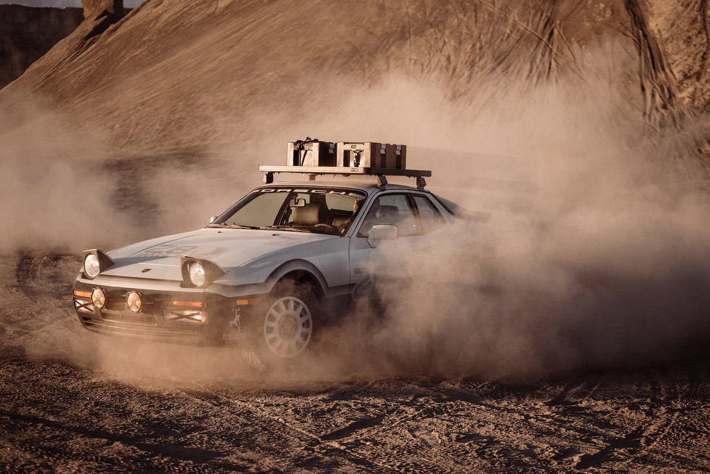[PRE-ORDER] Tarmac Works - Mars Rover Porsche 944 Grams28 Mars Rover - GLOBAL64 - Scala 1-64 T64S-018-G28