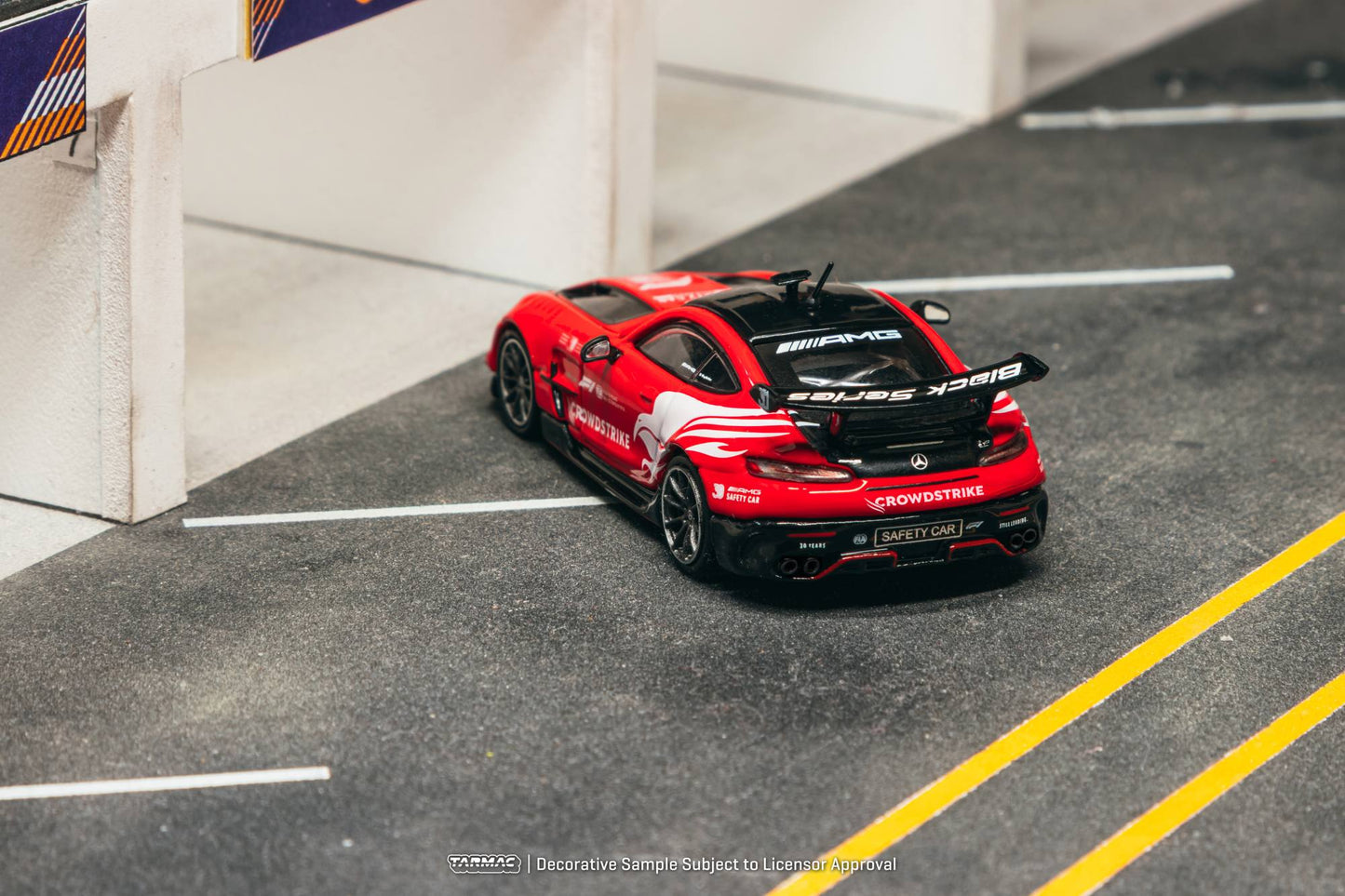 Tarmac Works - Mercedes-Benz AMG GT Black Series SAFETY CAR 2026 - GLOBAL64 - Scala 1/64 T64G-042-SCA-RE