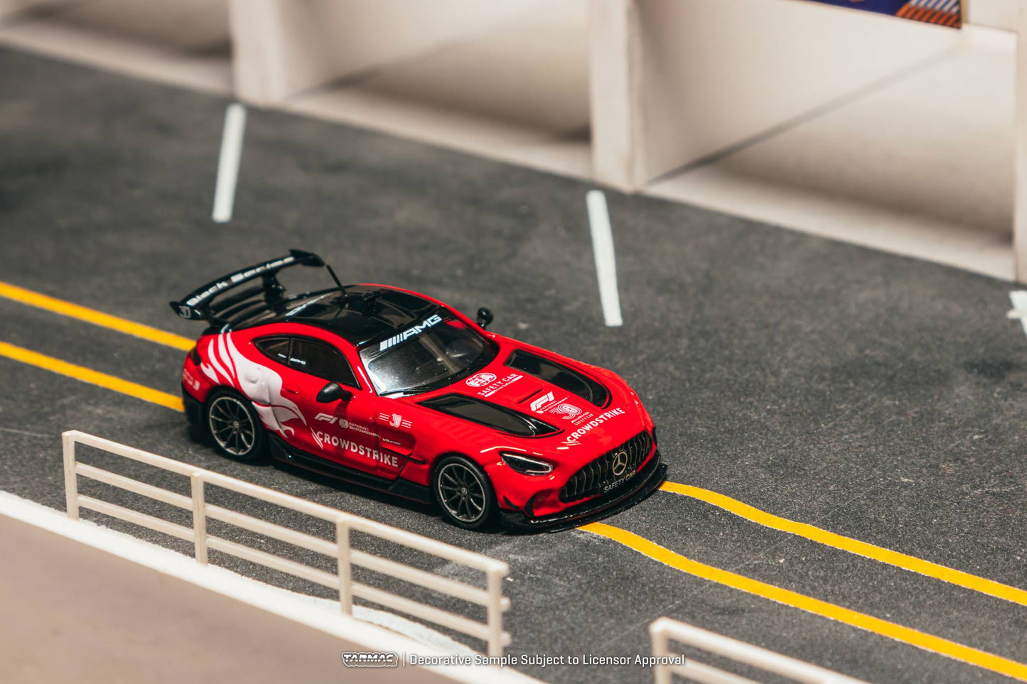 Tarmac Works - Mercedes-Benz AMG GT Black Series SAFETY CAR 2026 - GLOBAL64 - Scala 1/64 T64G-042-SCA-RE
