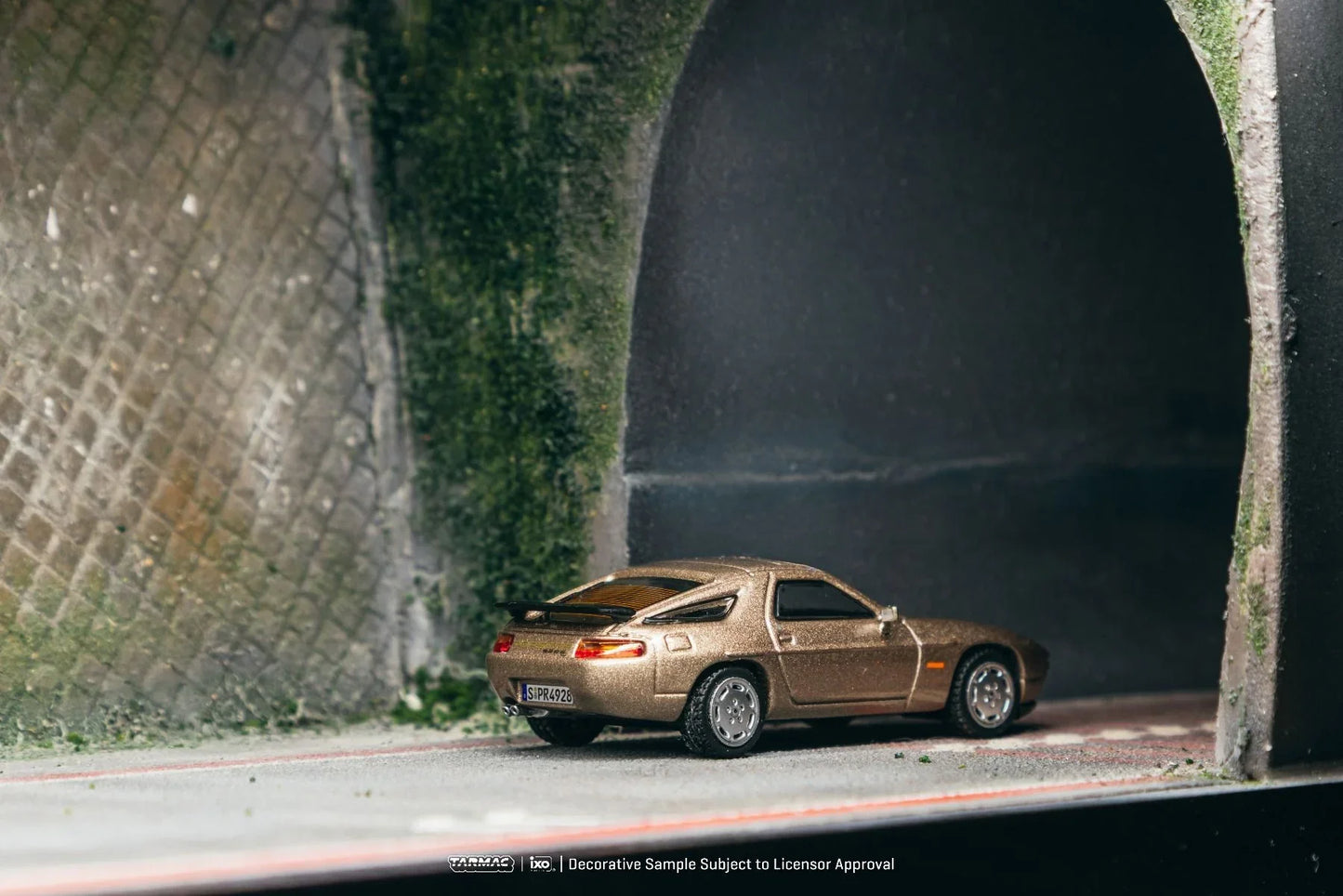 [PRE-ORDER] Tarmac Works - Porsche 928 S4 Platinum Metallic 1992 - GLOBAL64 - Scala 1/64 T64G-085-PM