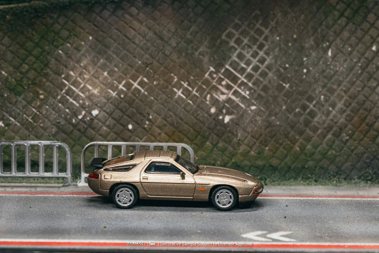 [PRE-ORDER] Tarmac Works - Porsche 928 S4 Platinum Metallic 1992 - GLOBAL64 - Scala 1/64 T64G-085-PM