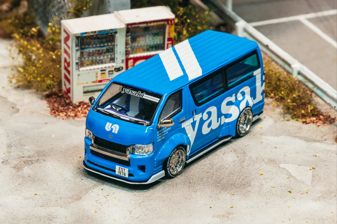 Tarmac Works - Toyota Hiace Widebody Yasaki Special Edition - HOBBY64 - 1/64 Scale T64-038-YAS