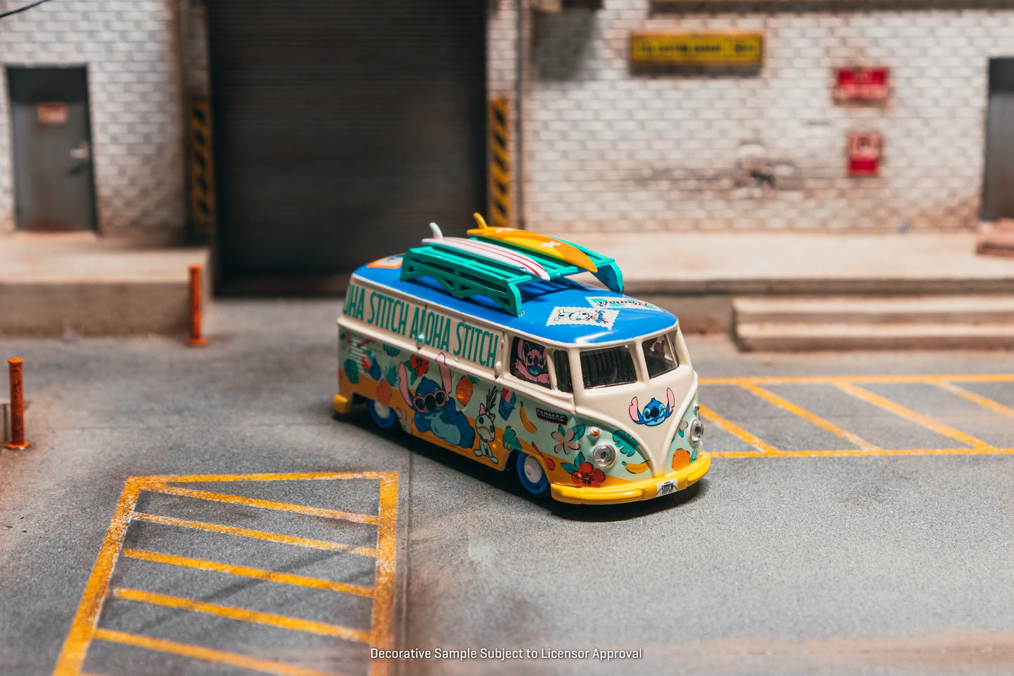 [PRE-ORDER] Tarmac Works - Volkswagen Transporter T1 Panel Van LILO & STITCH 2025 - COLLAB64 - 1/64 Scale T64S-005-LS