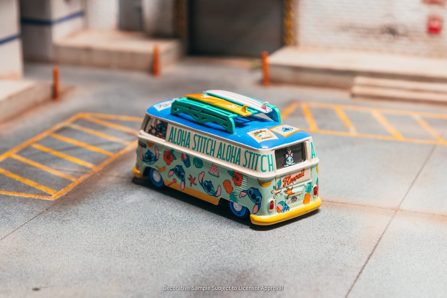 [PRE-ORDER] Tarmac Works - Volkswagen Transporter T1 Panel Van LILO & STITCH 2025 - COLLAB64 - 1/64 Scale T64S-005-LS