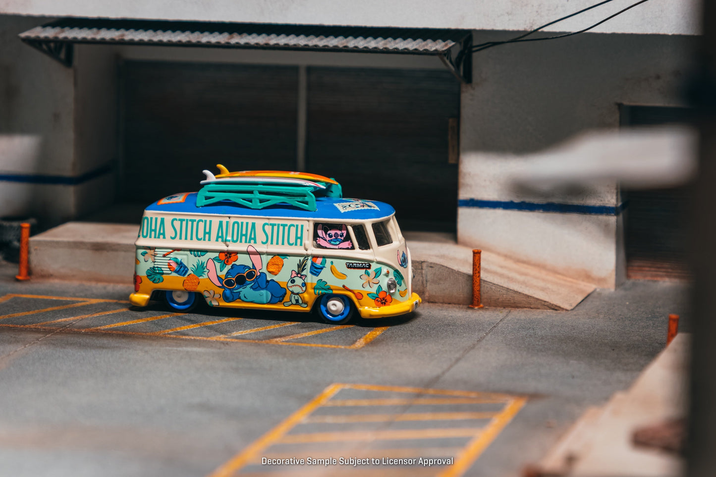 [PRE-ORDER] Tarmac Works - Volkswagen Transporter T1 Panel Van LILO & STITCH 2025 - COLLAB64 - 1/64 Scale T64S-005-LS