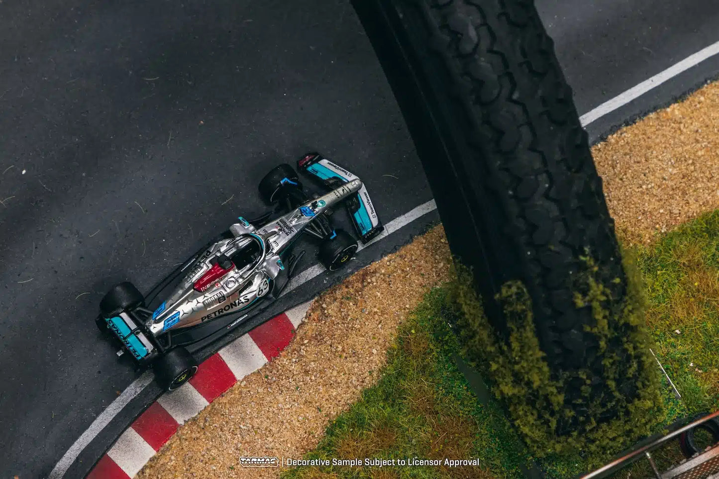 Tarmac Works - Mercedes-AMG F1 W13 E Performance Belgian Grand Prix 2022 George Russell "Global64" Series - Scale 1/64 T64G-F044-GR3