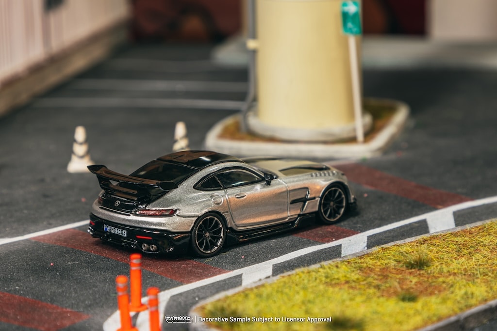 Tarmac Works - Mercedes-Benz AMG GT Black Series Silver Metallic - GLOBAL64 - Scale 1/64 T64G-042-SL