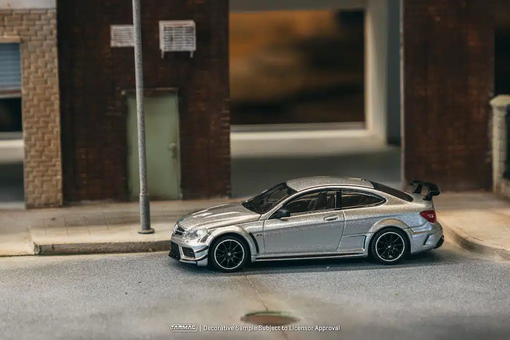 Tarmac Works - Mercedes-Benz C 63 AMG Coupé Black Series Silver Metallic - GLOBAL64 - Scale 1/64 T64G-009-SL