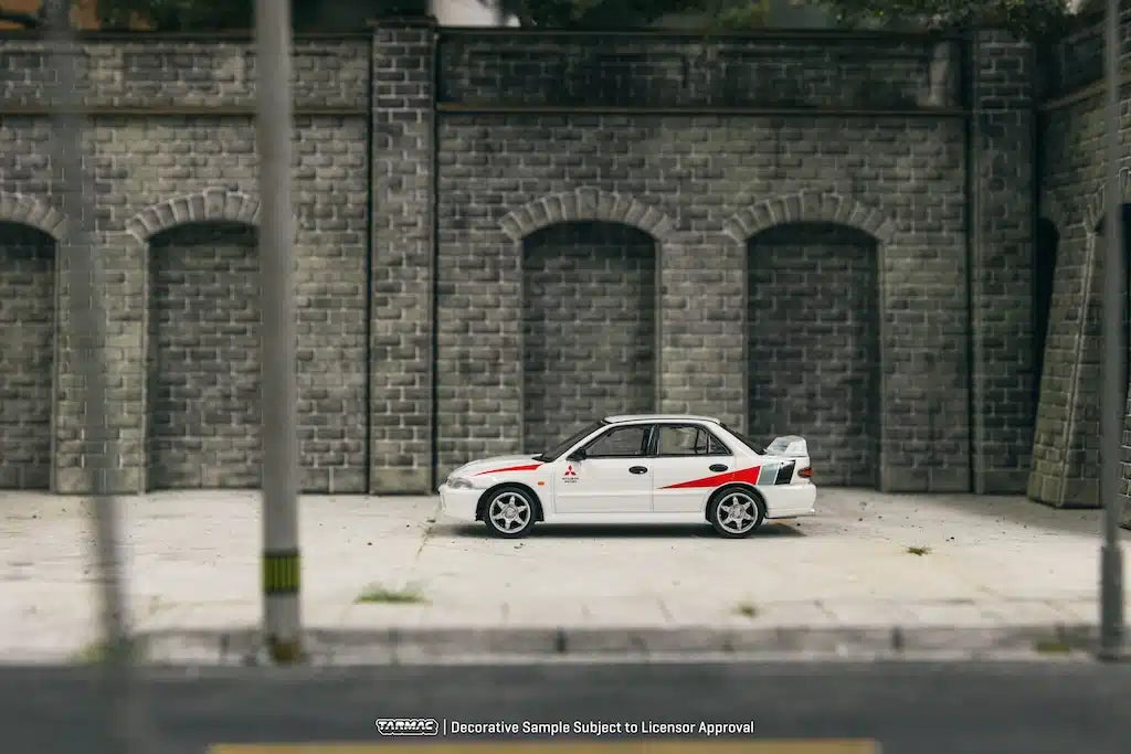 Tarmac Works - Mitsubishi Lancer RS Evolution White - GLOBAL64 - Scale 1/64 T64G-048-RS