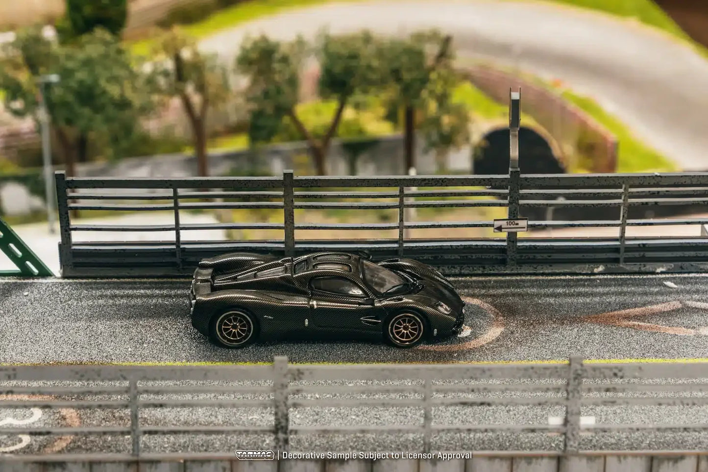 Tarmac Works - Pagani Utopia Black Carbon Fiber - GLOBAL64 - Scale 1/64 T64G-TL055-BCF
