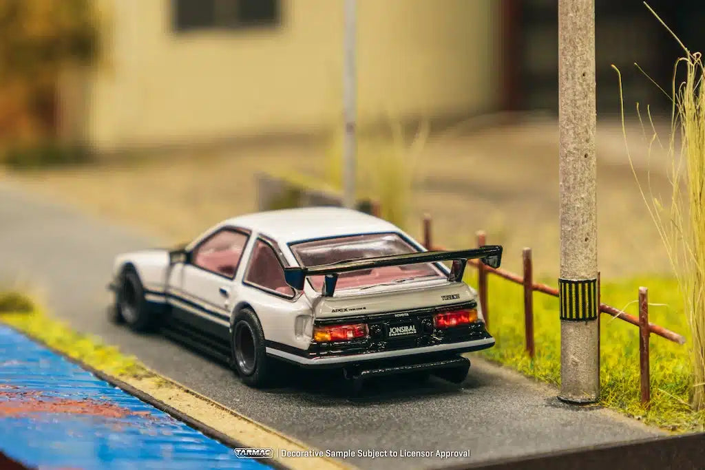 Tarmac Works - Toyota Sprinter Trueno AE86 Widebody by Jon Sibal White / Black "Global64" Series - Scale 1/64 T64G-060-WB