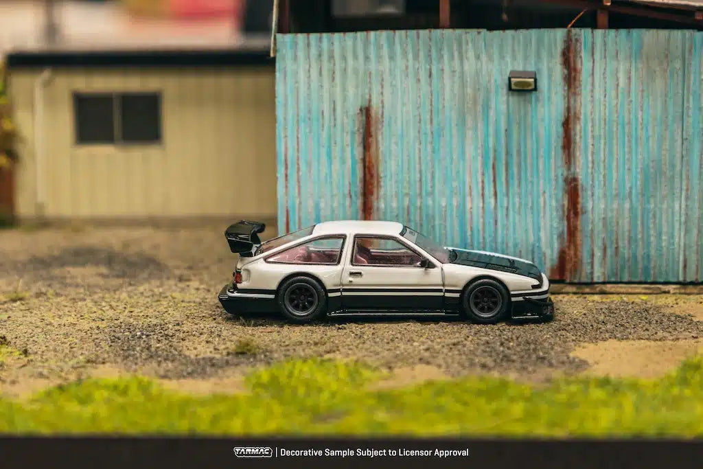 Tarmac Works - Toyota Sprinter Trueno AE86 Widebody by Jon Sibal White / Black "Global64" Series - Scale 1/64 T64G-060-WB