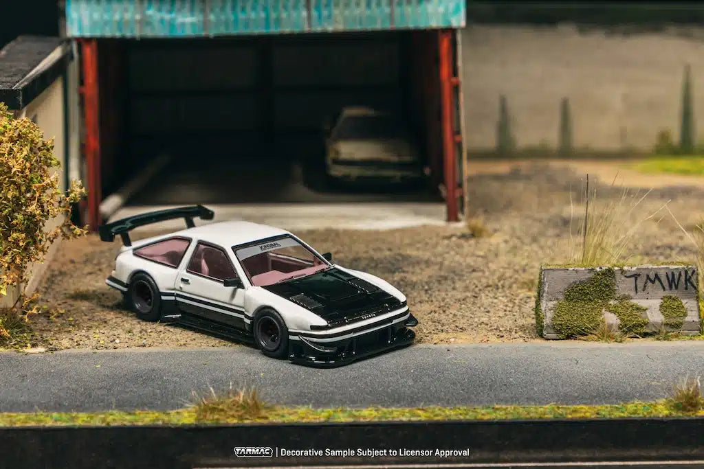 Tarmac Works - Toyota Sprinter Trueno AE86 Widebody by Jon Sibal White / Black "Global64" Series - Scale 1/64 T64G-060-WB