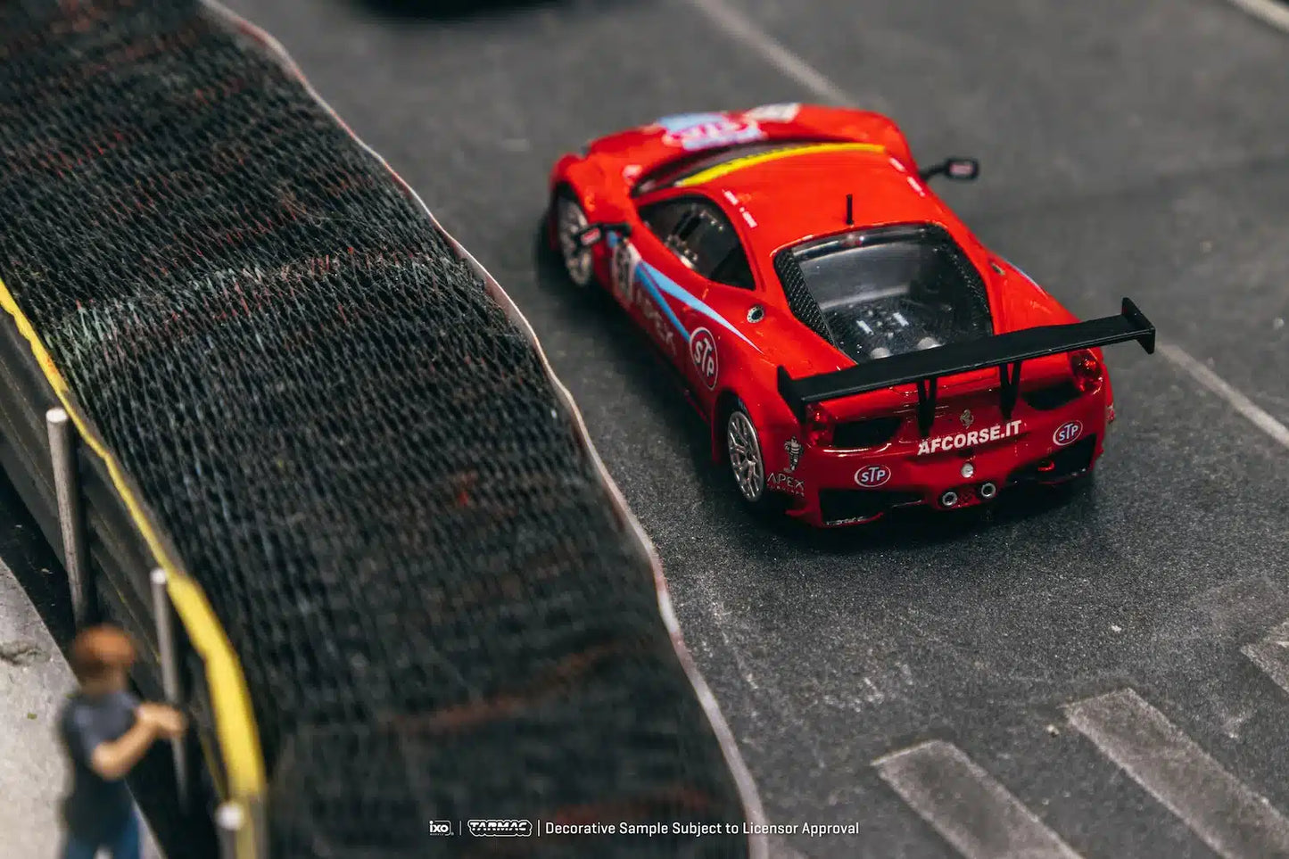 Tarmac Works - Ferrari 458 Italia GT3 FIA GT3 Europe 2011 - HOBBY64 - Scale 1/64 T64-073-11FGE51