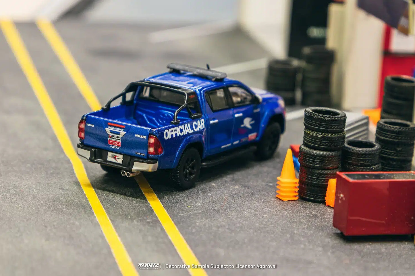 Tarmac Works - Toyota Hilux Fuji Speedway official car - HOBBY64 - Scala 1/64 T64-041-FUJI