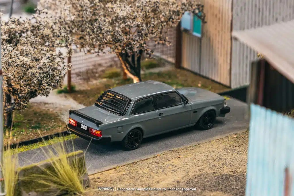 Tarmac Works - Volvo 242 Custom Gray - ROAD64 - Scale 1/64 T64R-050-GRY