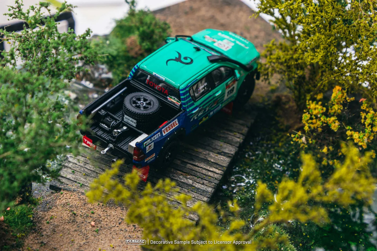 Tarmac Works - Toyota Hilux "Falken" AXCR 2017 - HOBBY64 - Scale 1/64 T64-041-FAL